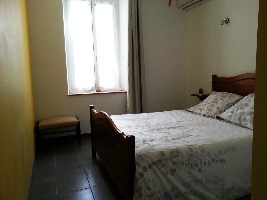 Bed and Breakfast Millot Conilhac Habitación foto